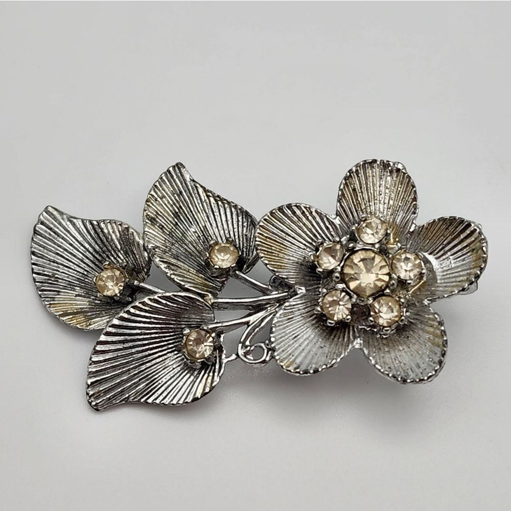Vintage Silver Tone Flower Brooch